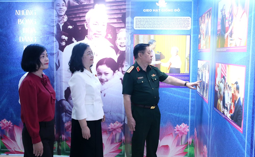 Tổng Bí thư, Chủ tịch nước Tô Lâm tham quan Triển lãm “Những tấm gương bình dị mà cao quý” - ảnh 10