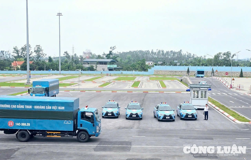 Công tác đào tạo lái xe cần đặc biệt chú trọng khả năng nhận diện, phòng ngừa rủi ro. anh-1-ky-sat-hach-lai-xe-truong-cao-dang-tkv.jpg